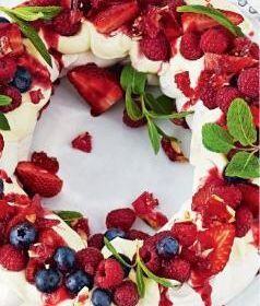 Mixed Berry Meringue Wreath