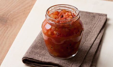 Spicy Tomato and Raisin Chutney